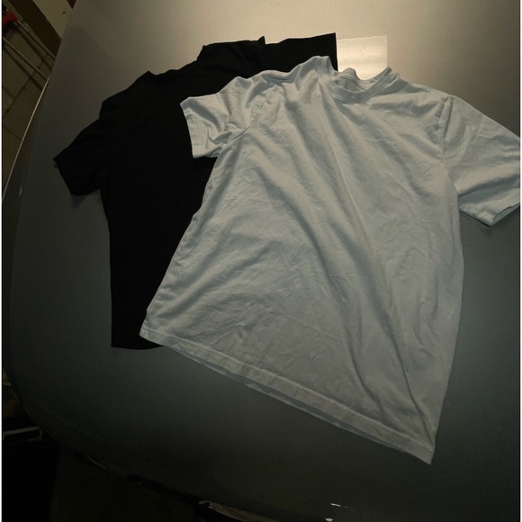 ❌SOLD❌🎉4 for $15🎉2 boys basic tees - Picture 2 of 2